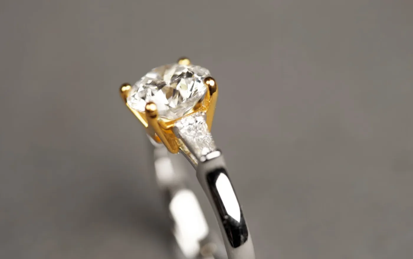 Platinum mix yellow gold ring with 3 carat Diamond and baguette at side — view 4