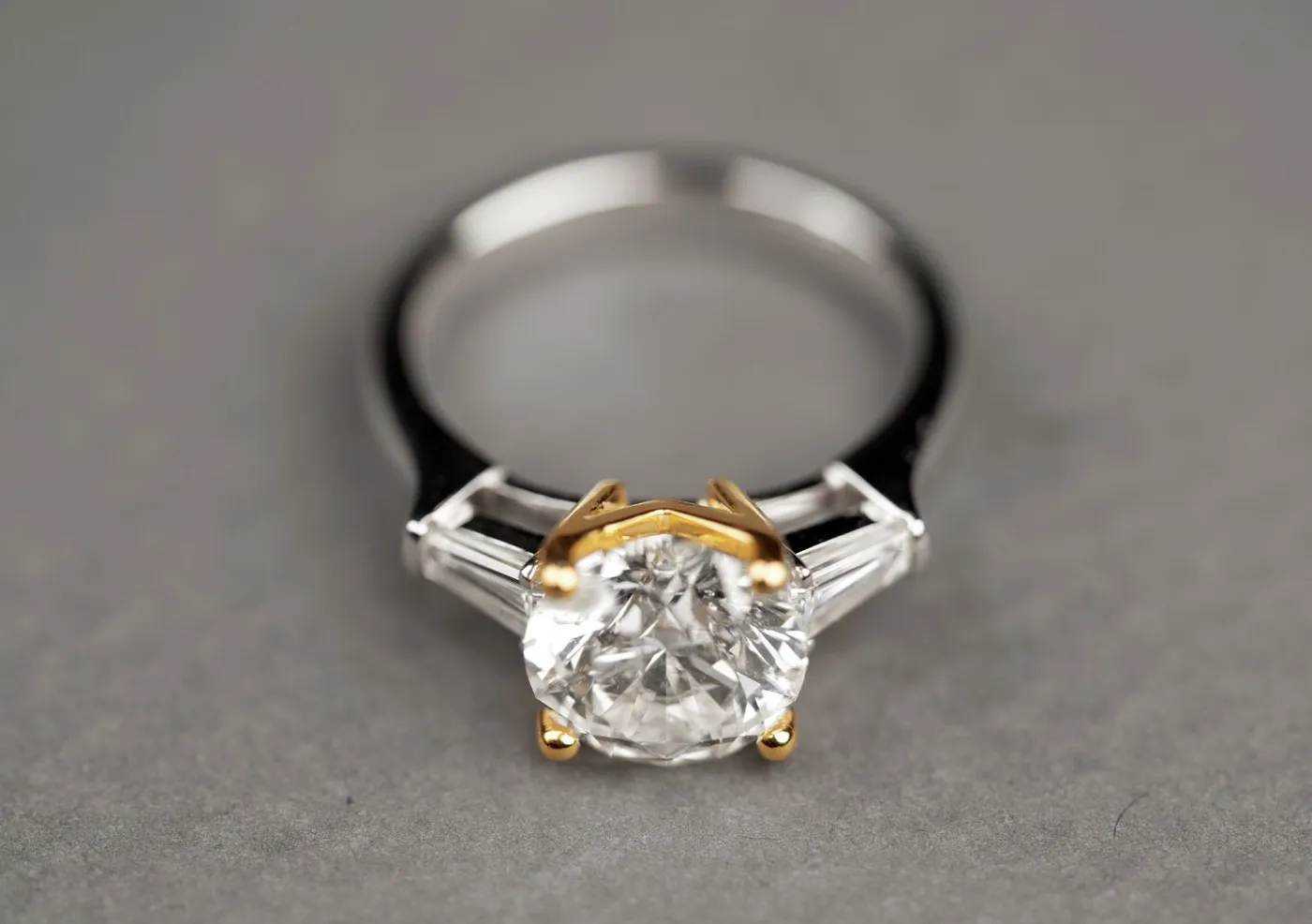 Platinum mix yellow gold ring with 3 carat Diamond and baguette at side — view 3