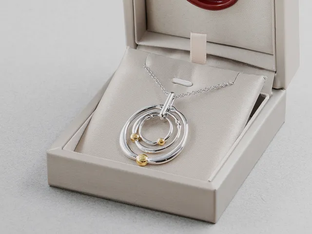 18k White & Yellow Gold Pendant and Necklace Set