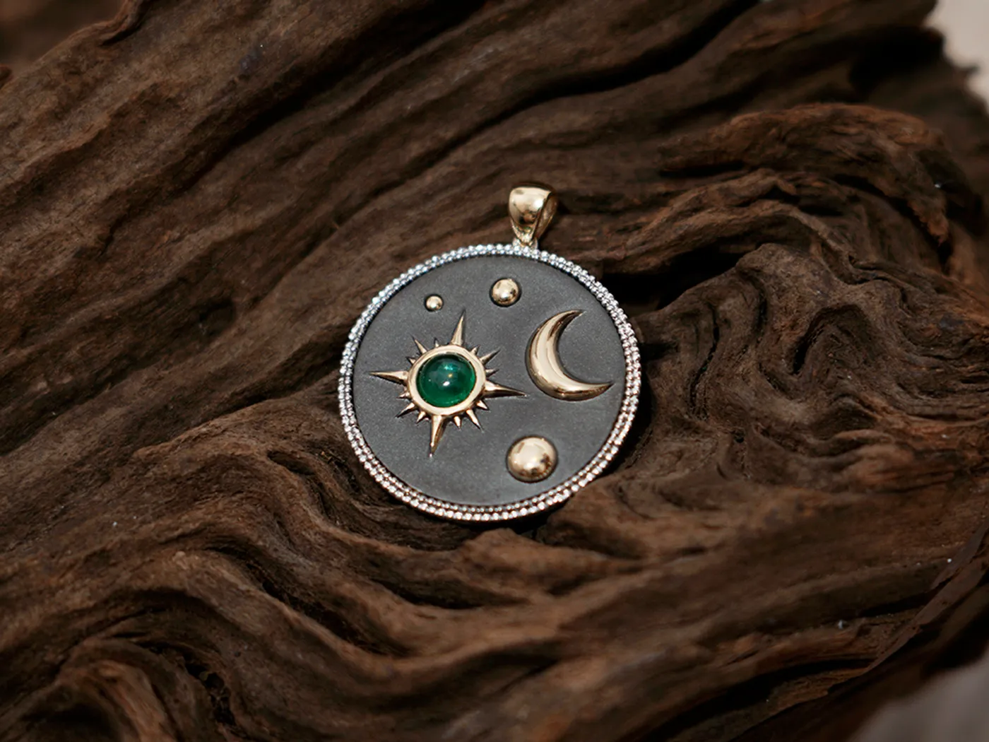 18k White & Yellow Gold Pendant (Night Sky with Emerald) — view 4