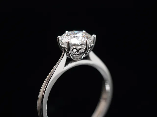 18k White Gold Diamond Ring with GIA