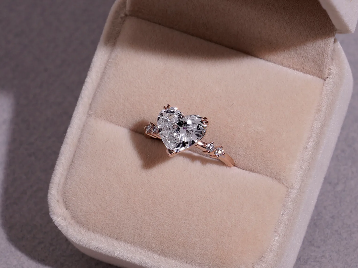 18k White Gold Diamond Ring (3ct heart shape) — view 9