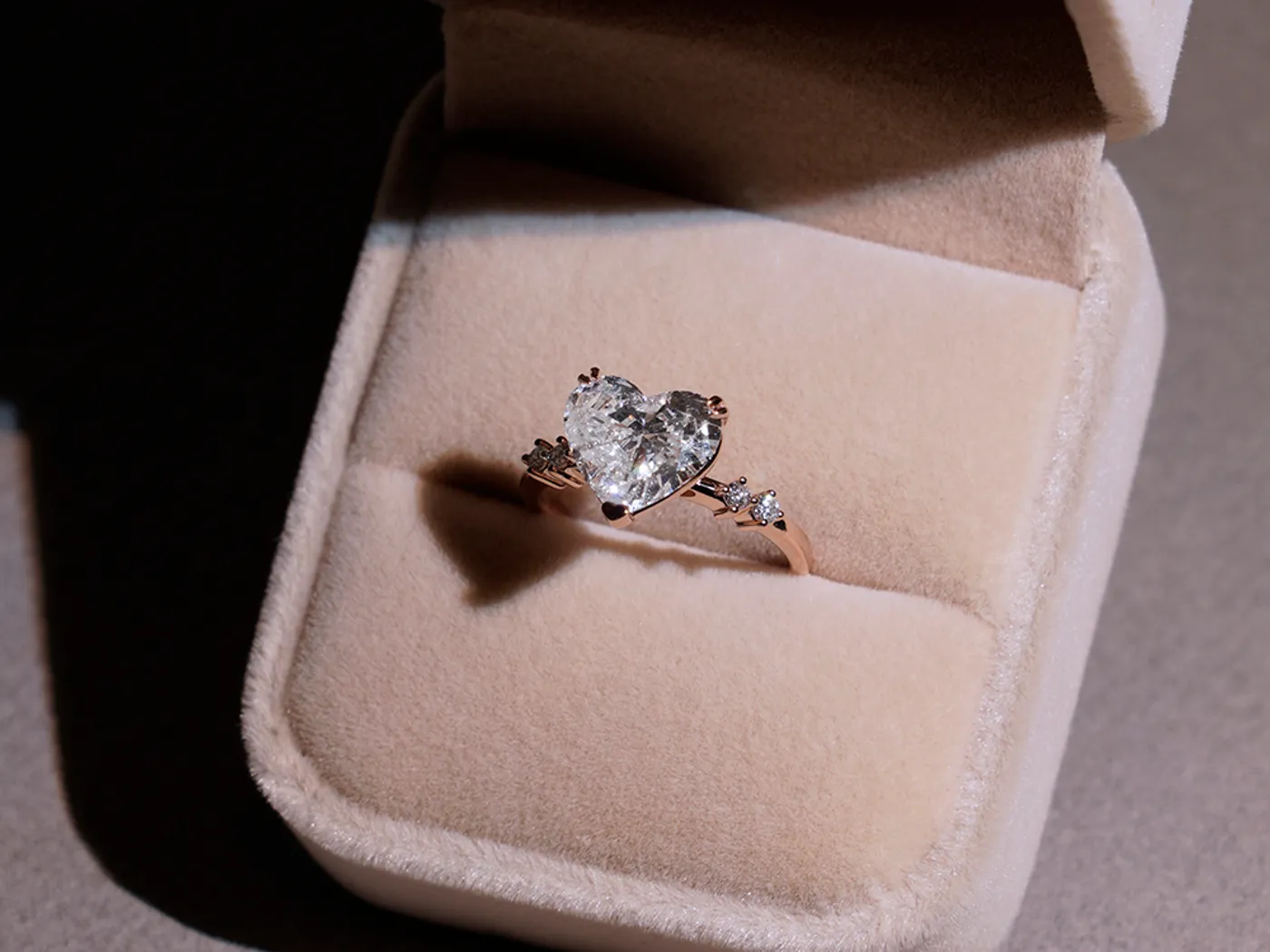 18k White Gold Diamond Ring (3ct heart shape) — view 4