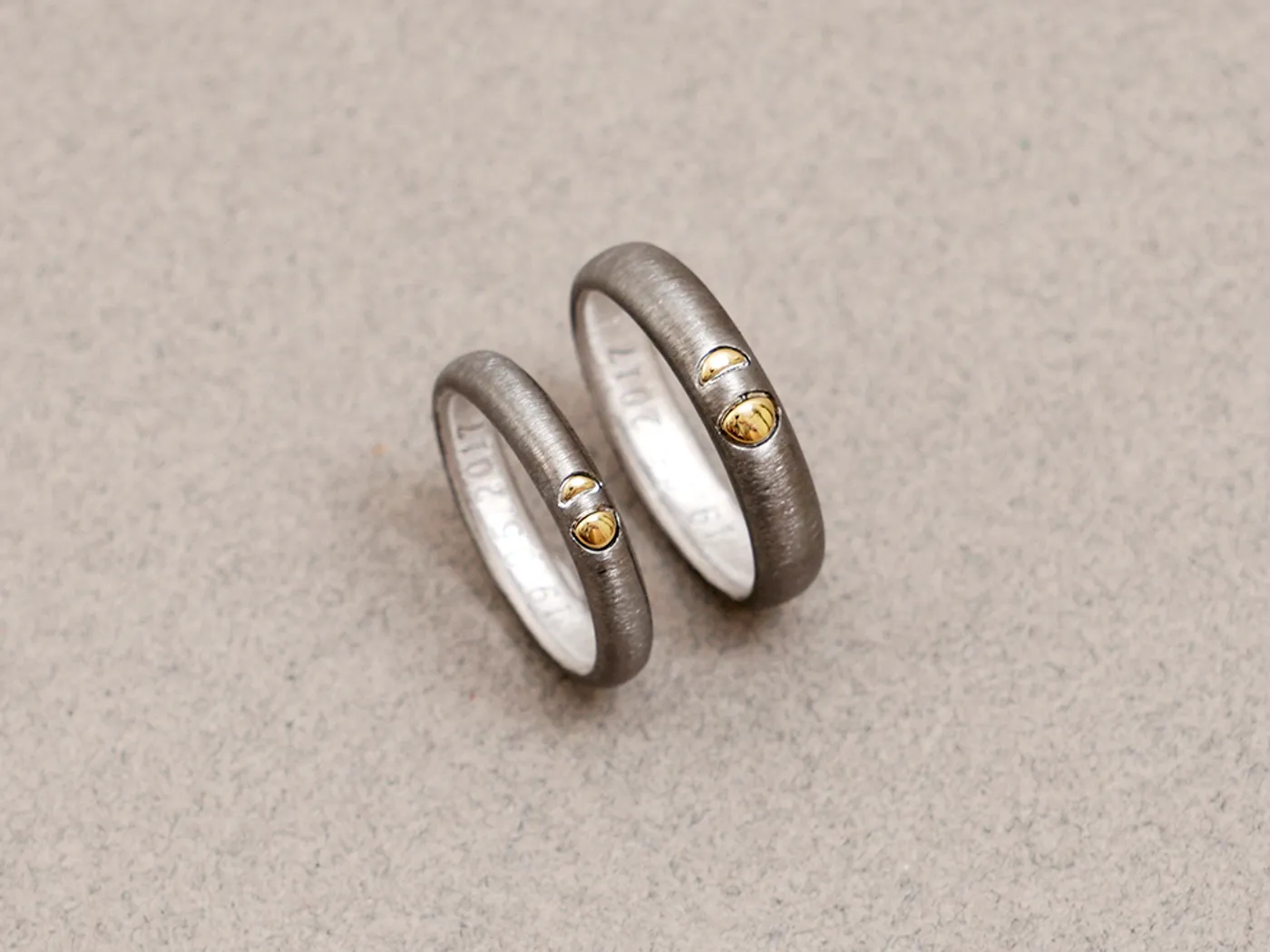 18k White & Yellow Gold Wedding Band (plated in black) — view 5