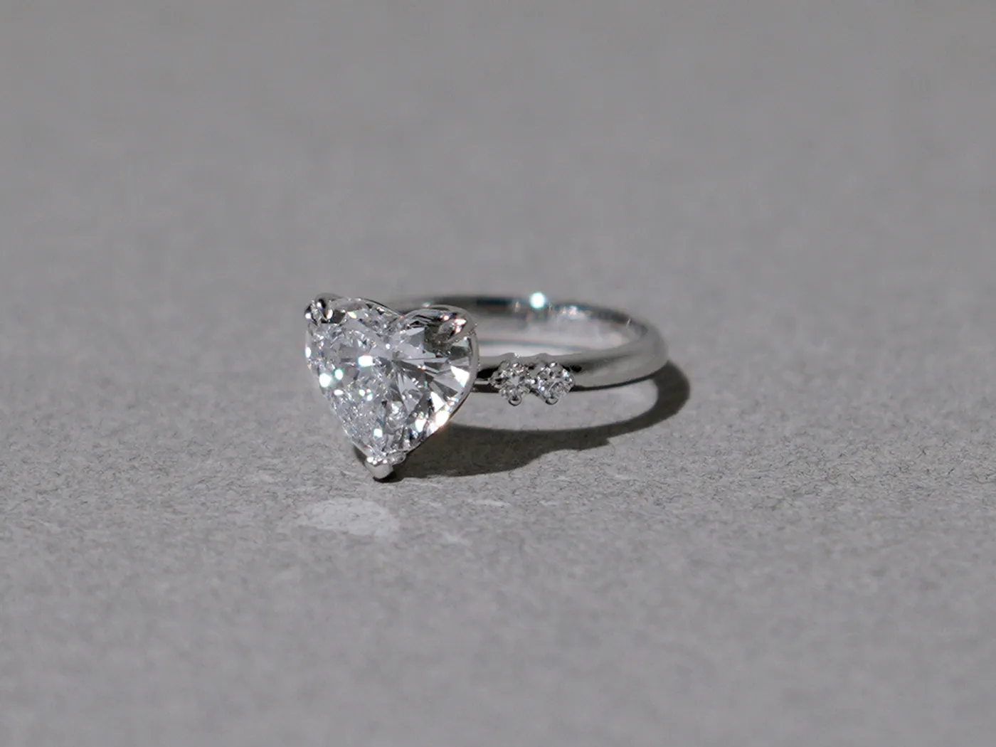 18k White Daimond Ring (heart shape) — view 5