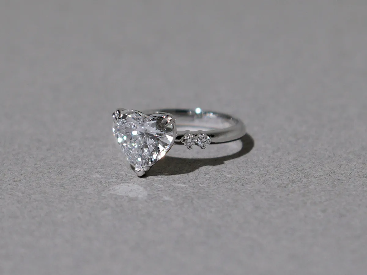 18k White Daimond Ring (heart shape) — 5