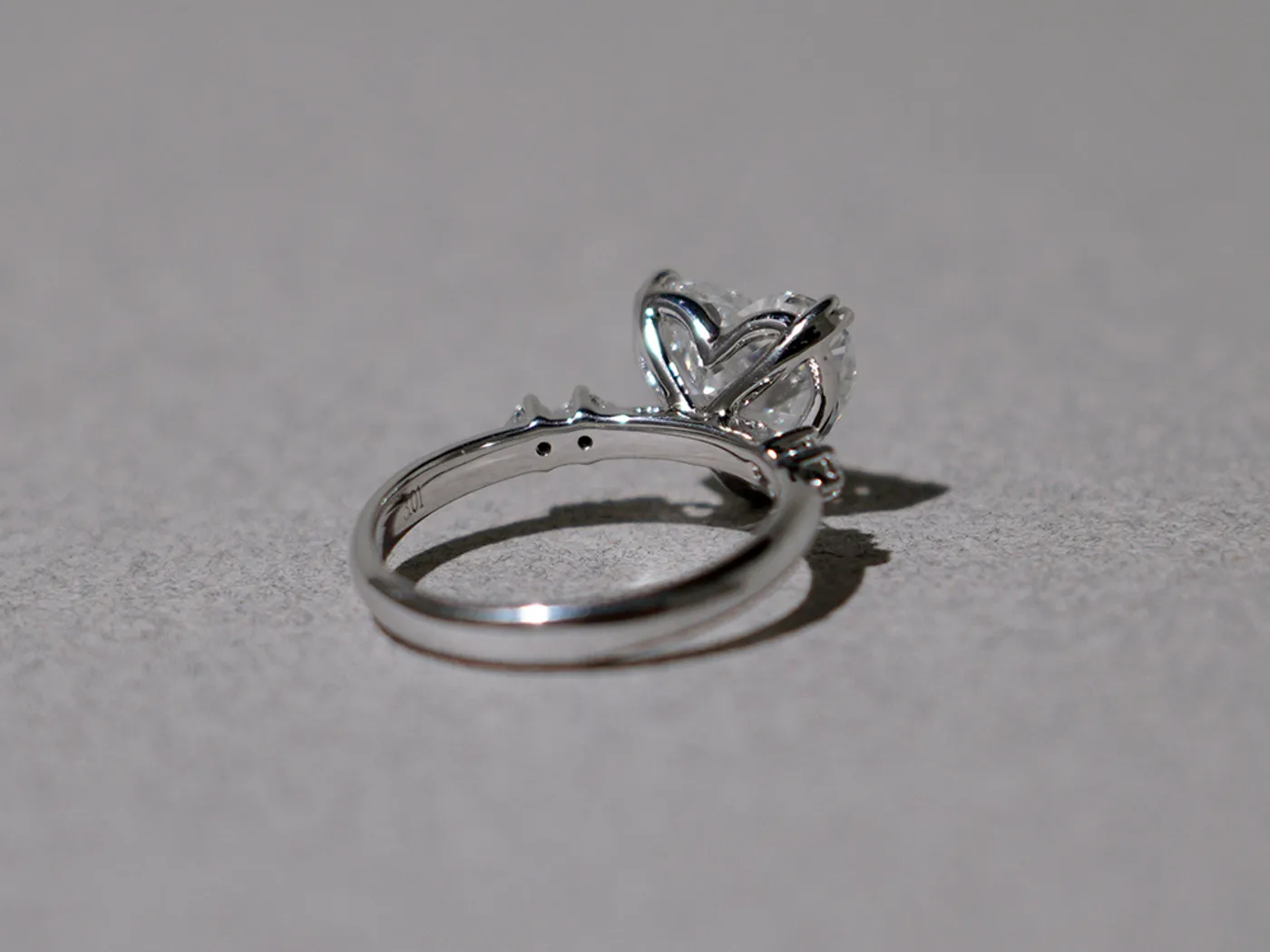18k White Daimond Ring (heart shape) — view 4
