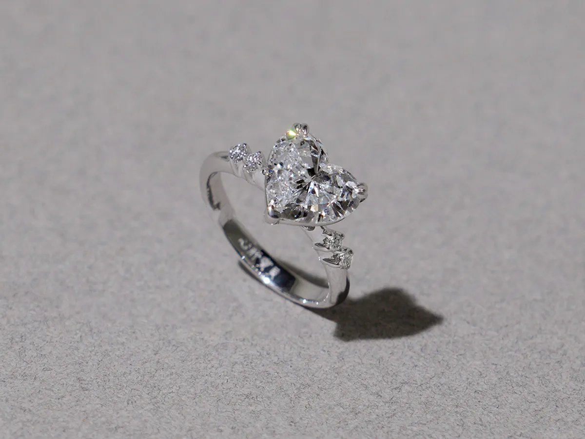 18k White Daimond Ring (heart shape) — 1