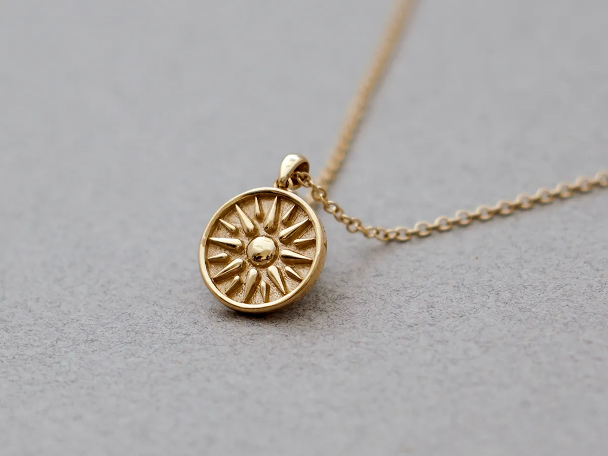 18k Yellow Gold Pendant with Necklace (Sun) — 3