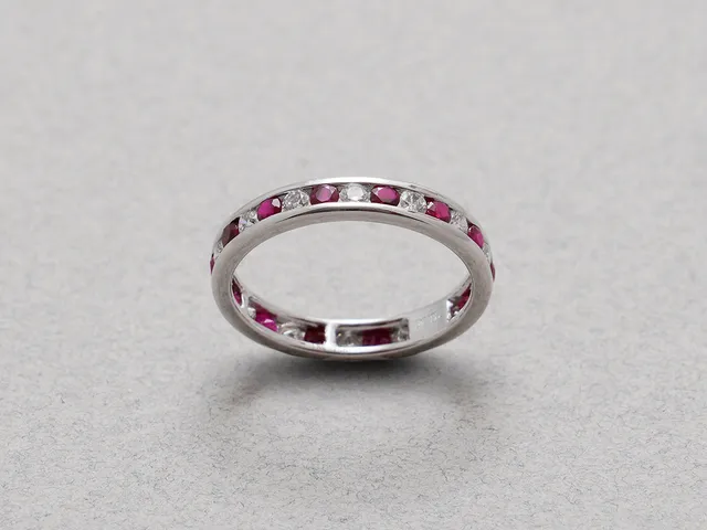18k White Gold Diamond & Ruby Ring