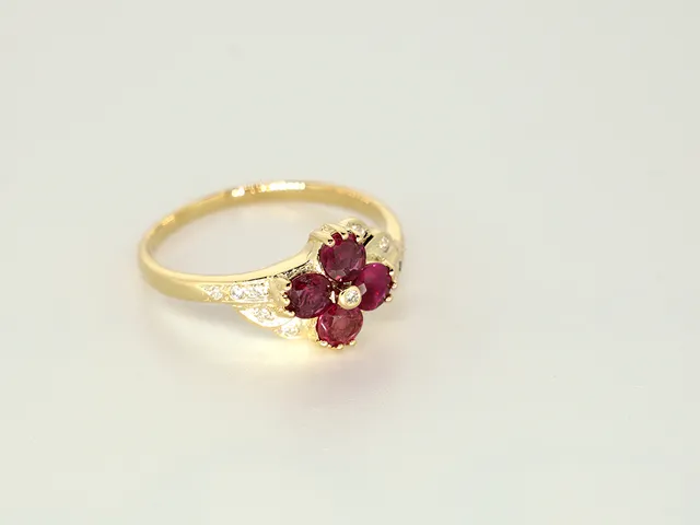 22k Yellow Gold  Ruby & Diamond Ring (repair)