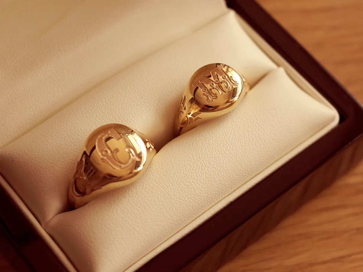 Medal Signet Wedding Band (Ring Set) — 6