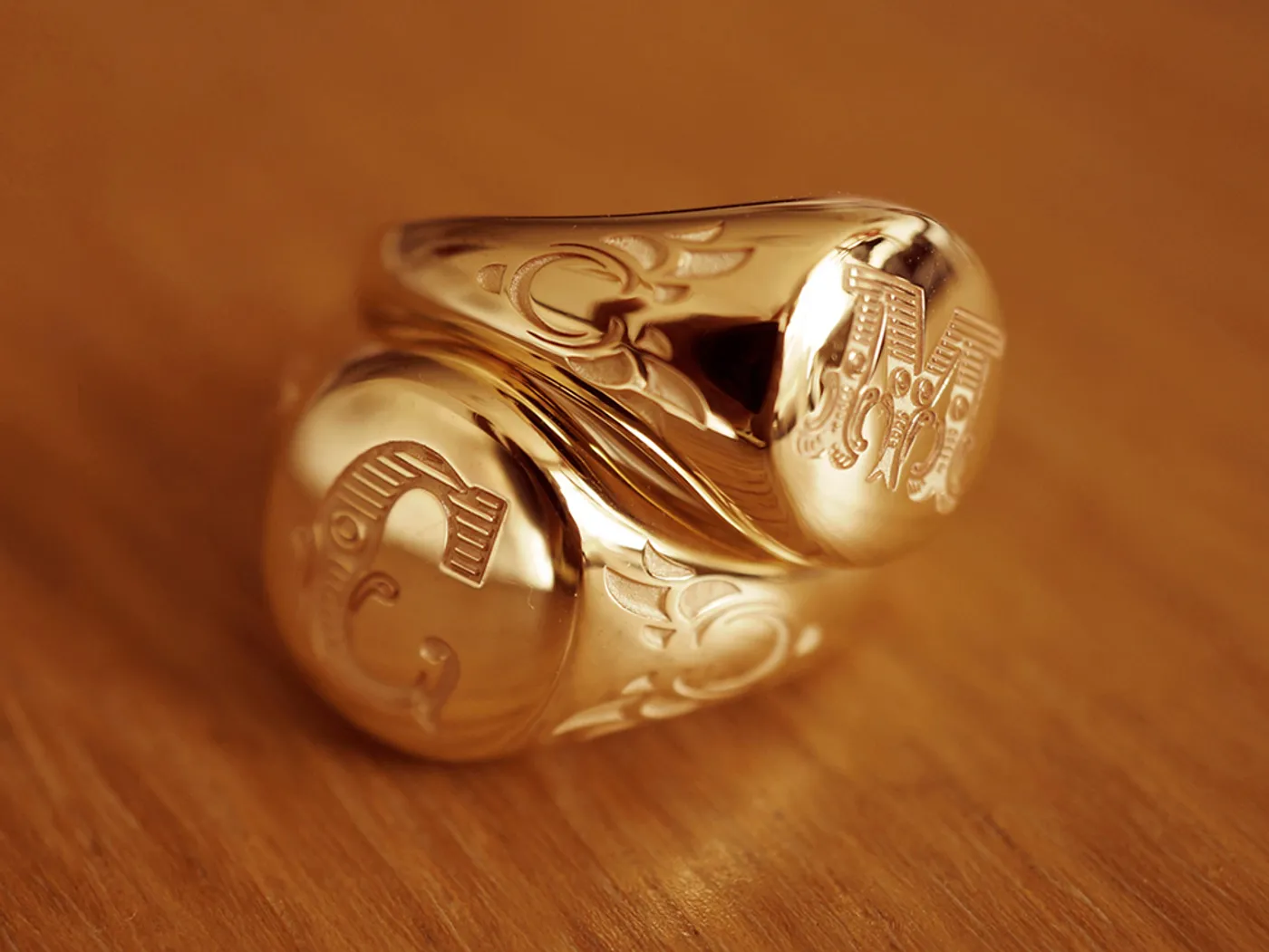 Medal Signet Wedding Band (Ring Set) — view 4