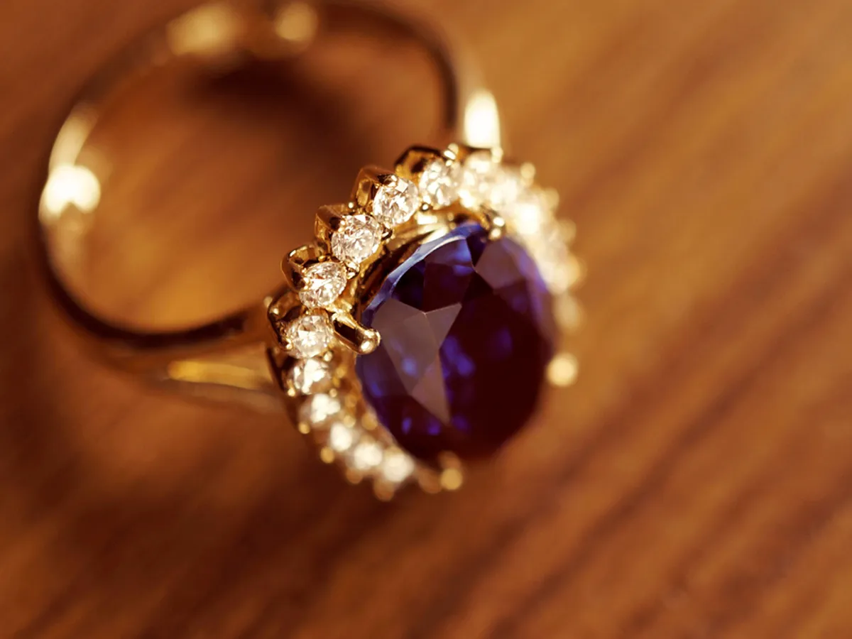 18k White Gold_Ring (with syn Sapphire) — 5