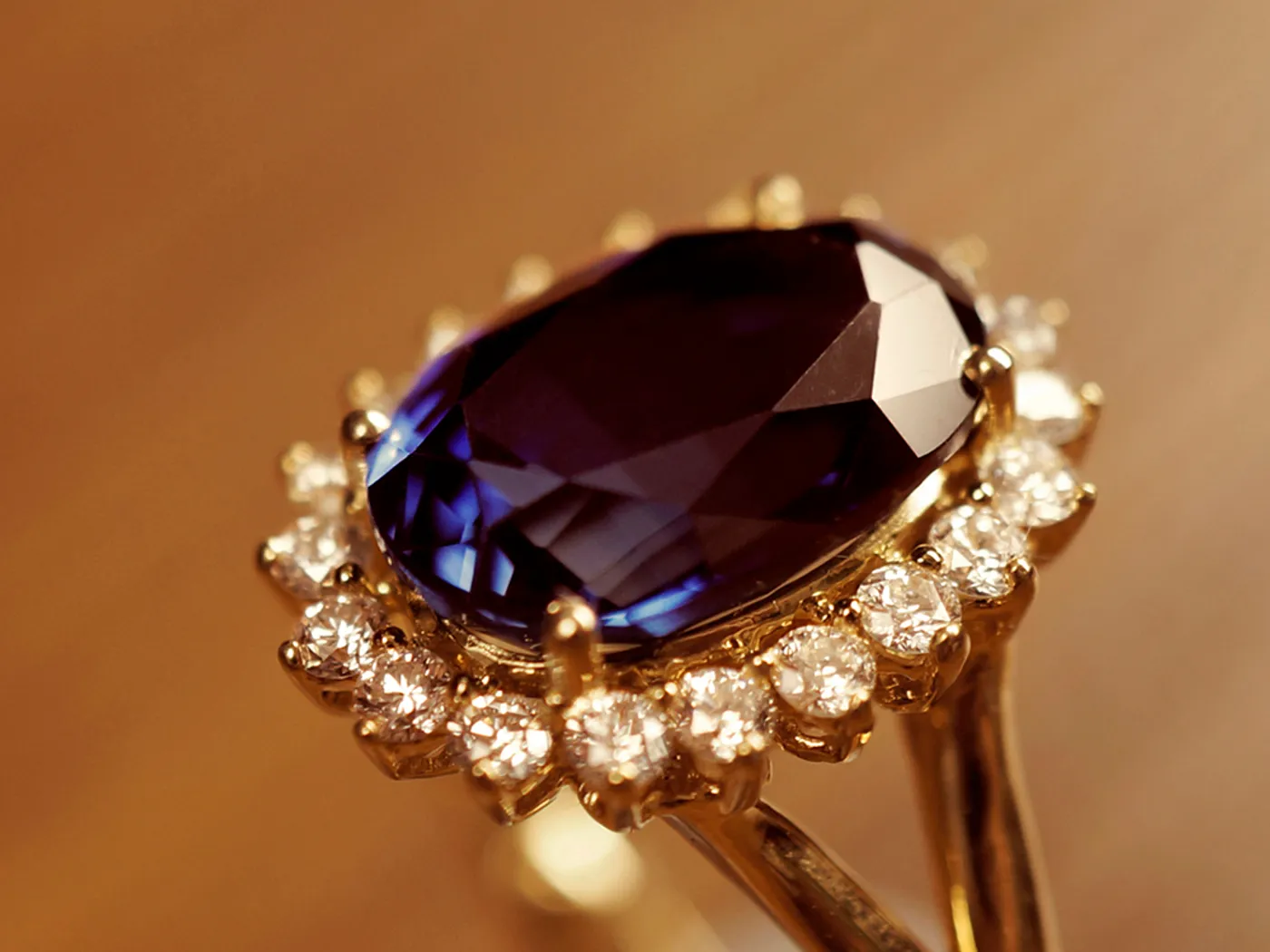 18k White Gold_Ring (with syn Sapphire) — view 3