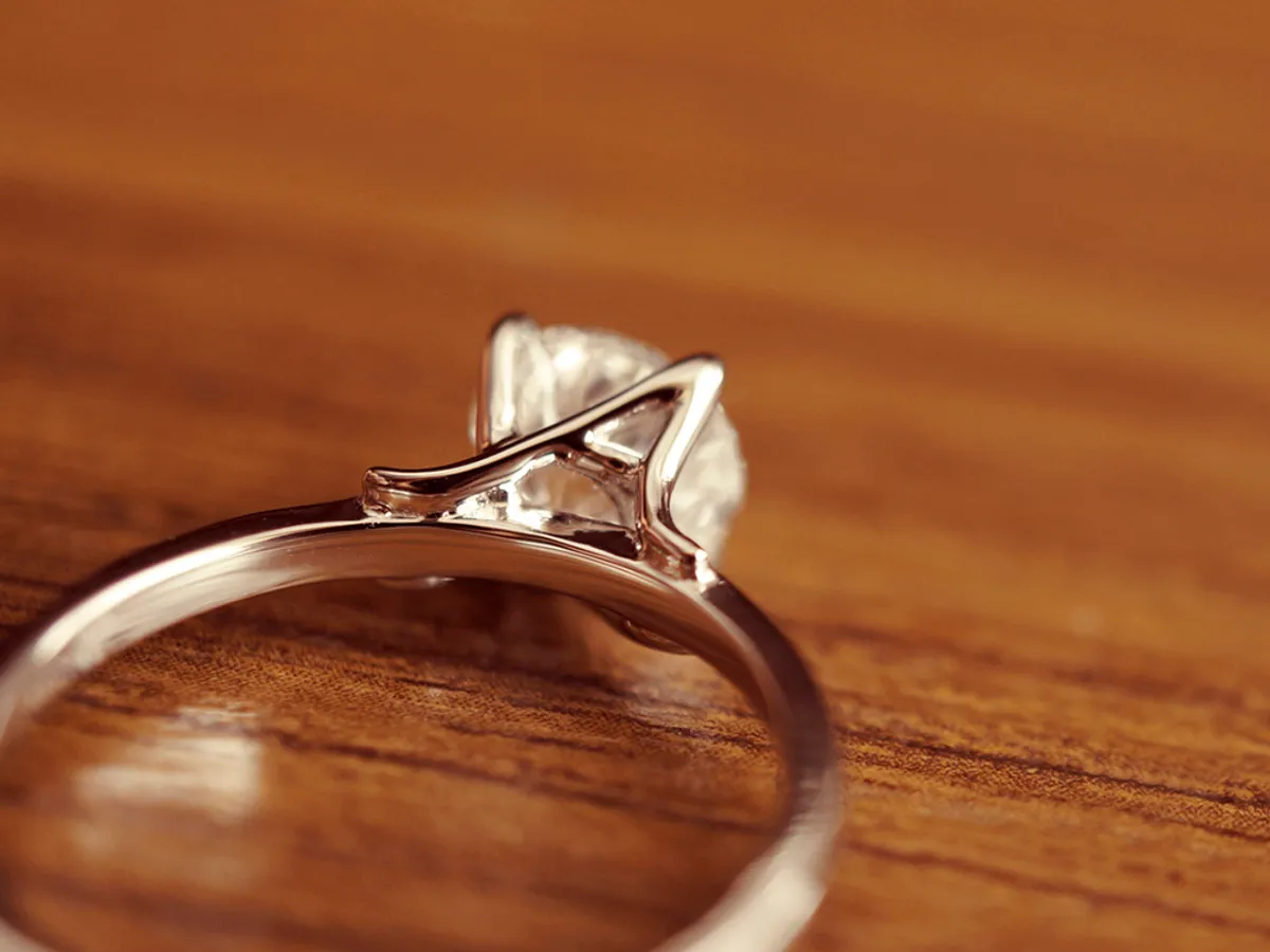18k White Gold Diamond Ring (A) — 4
