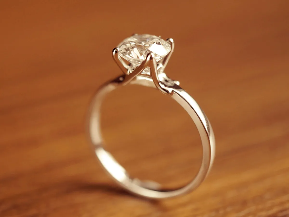 18k White Gold Diamond Ring (A) — 2