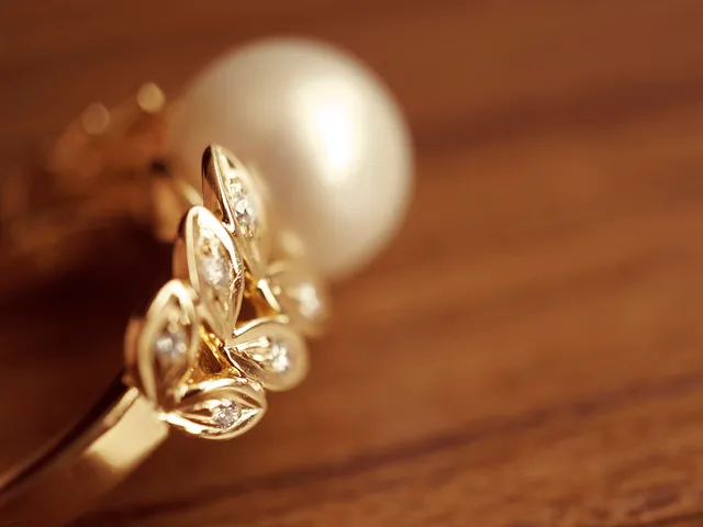 18k White Gold Ring (Pearl)