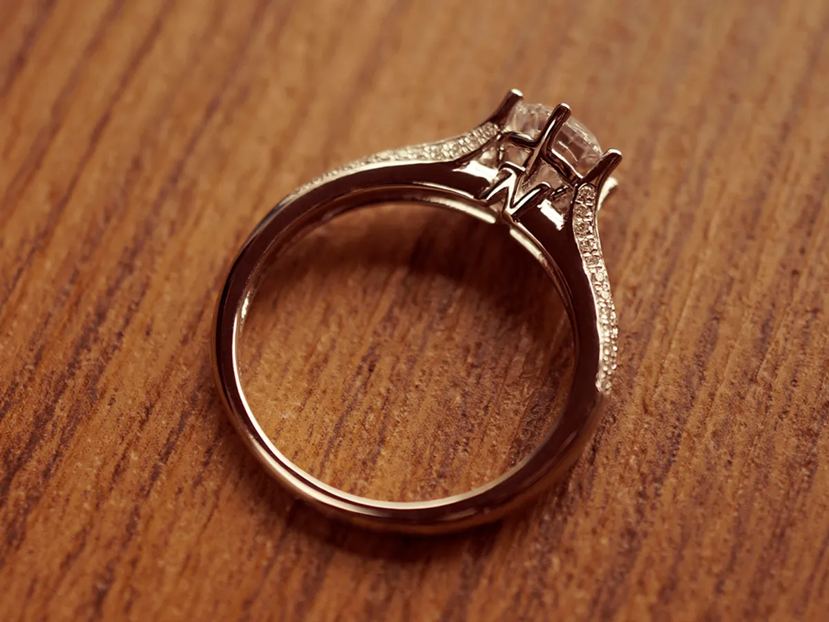 18k White Gold Diamond Ring — 6