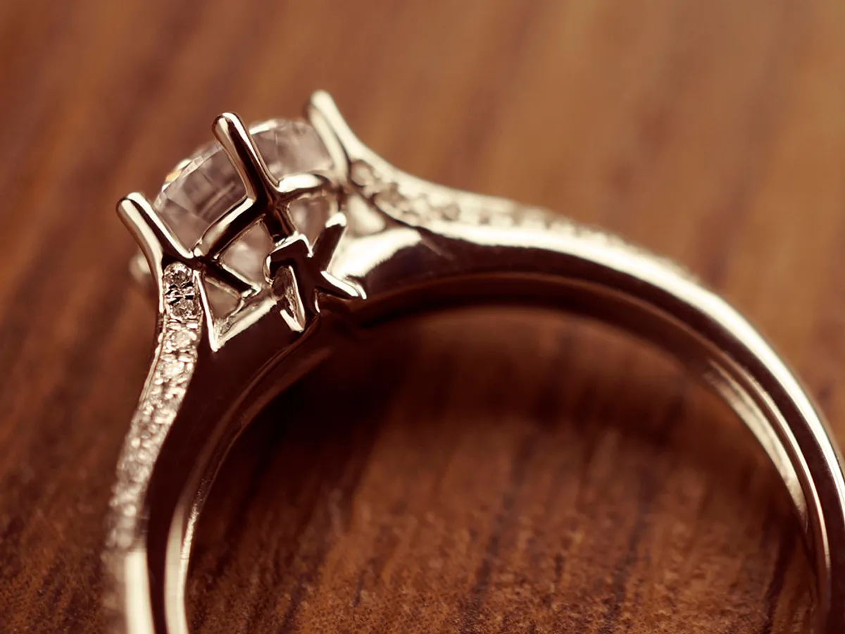 18k White Gold Diamond Ring — 5