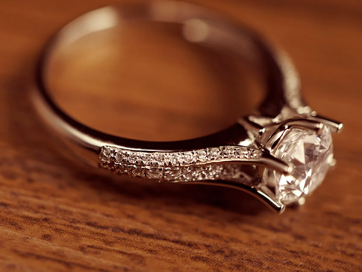 18k White Gold Diamond Ring — 3