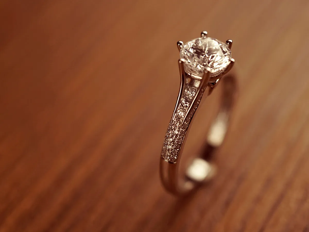 18k White Gold Diamond Ring — 1