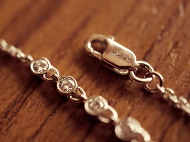18k White Gold Diamond Bracelet (Locks)