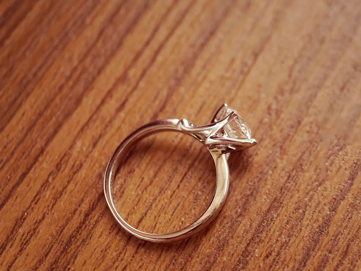 18k White Gold Diamond Ring (N) — 3