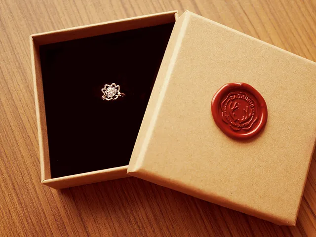 18k White Gold Diamond Ring (Clover)