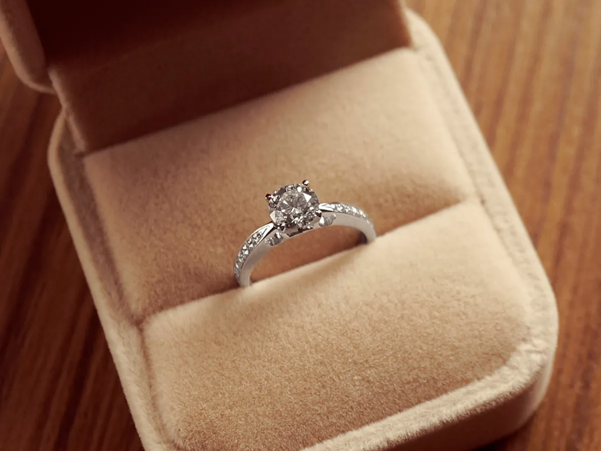 18k White Gold Diamond Ring with GIA (Bear) — 7