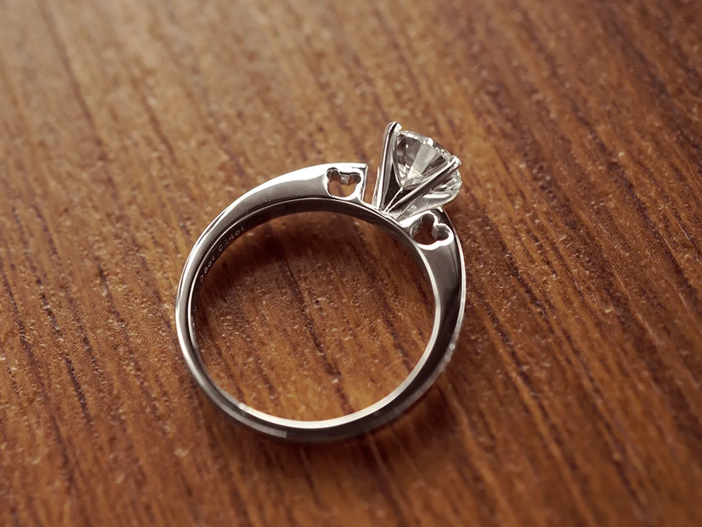18k White Gold Diamond Ring with GIA (Bear) — view 6