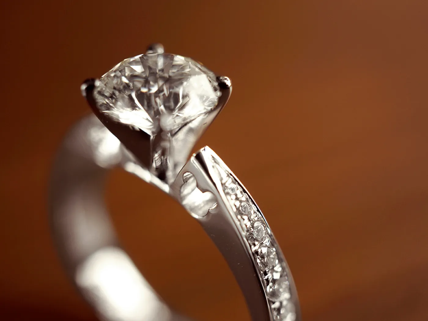 18k White Gold Diamond Ring with GIA (Bear) — view 2