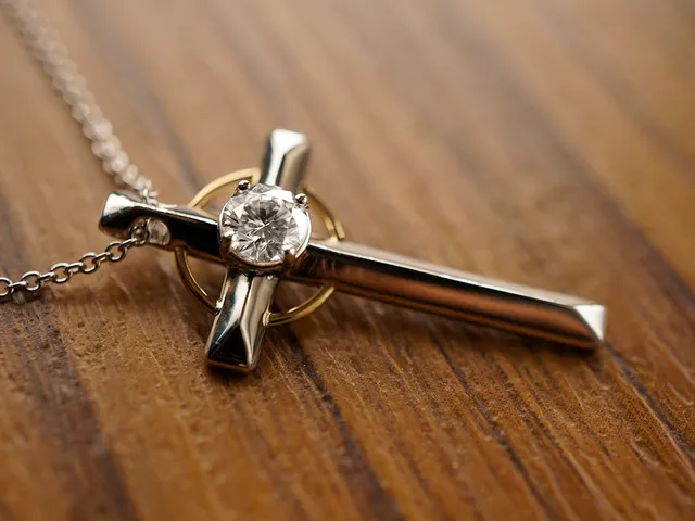 18k Yellow Gold Diamond Pendant with GIA