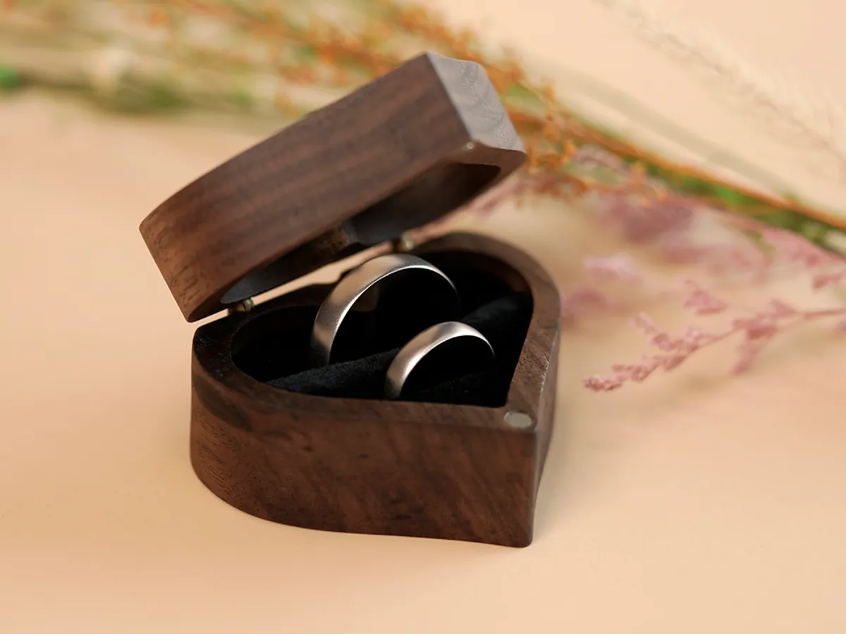 18k White Gold Wedding Band — 9