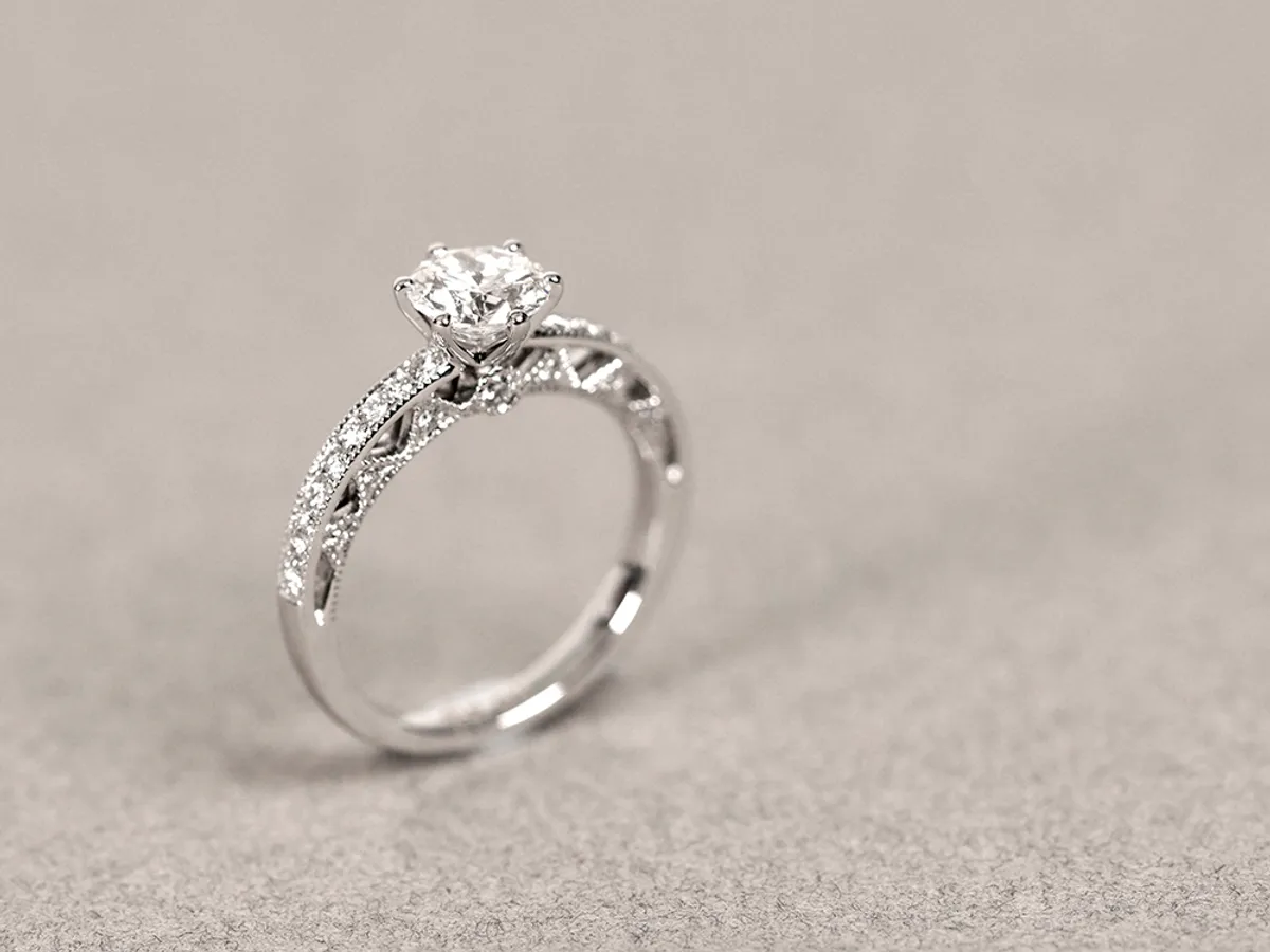 18k White Gold Diamond Ring — 4