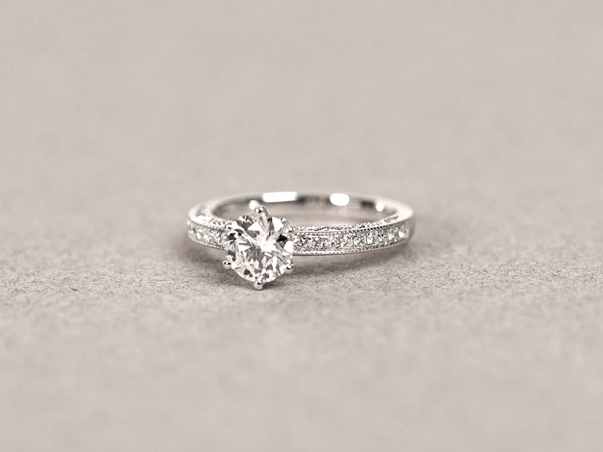 18k White Gold Diamond Ring — 2