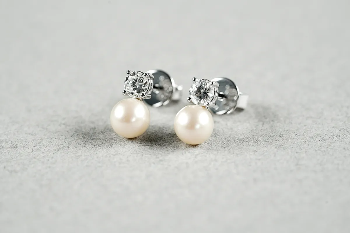 18k White Gold Earrings (Pearl & Diamond) — 3