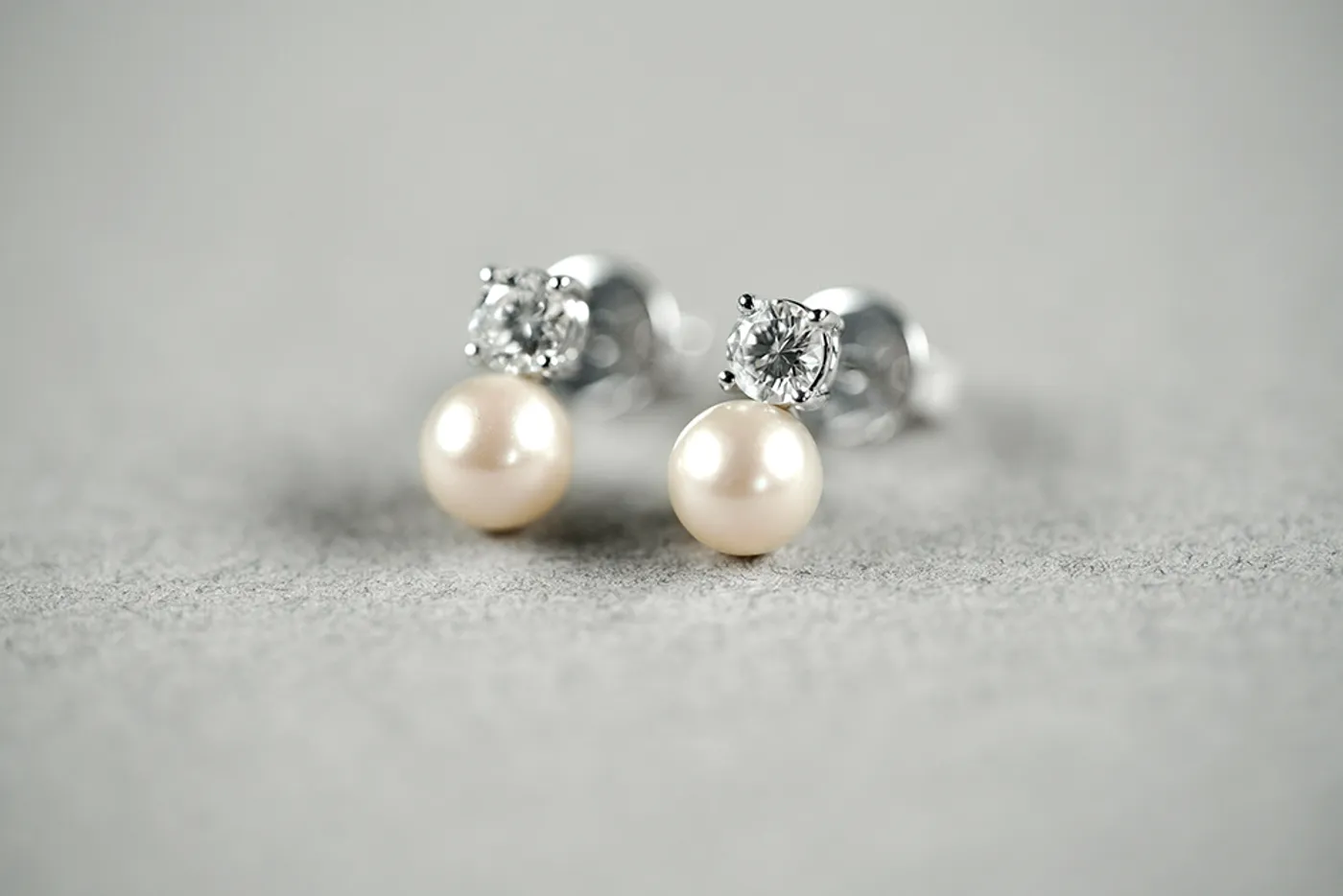 18k White Gold Earrings (Pearl & Diamond) — view 2