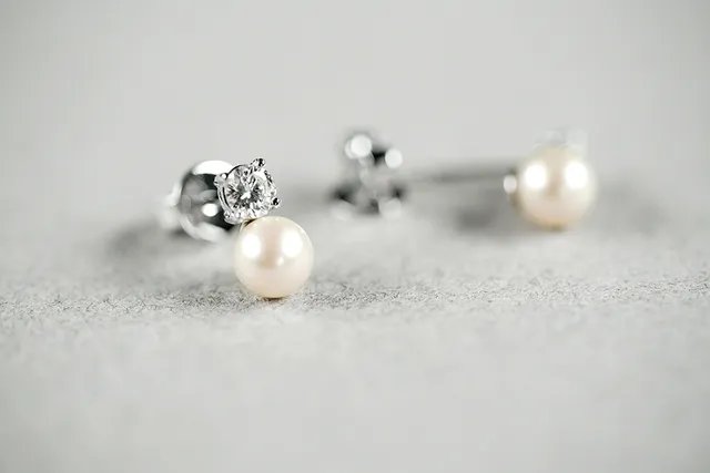 18k White Gold Earrings (Pearl & Diamond)