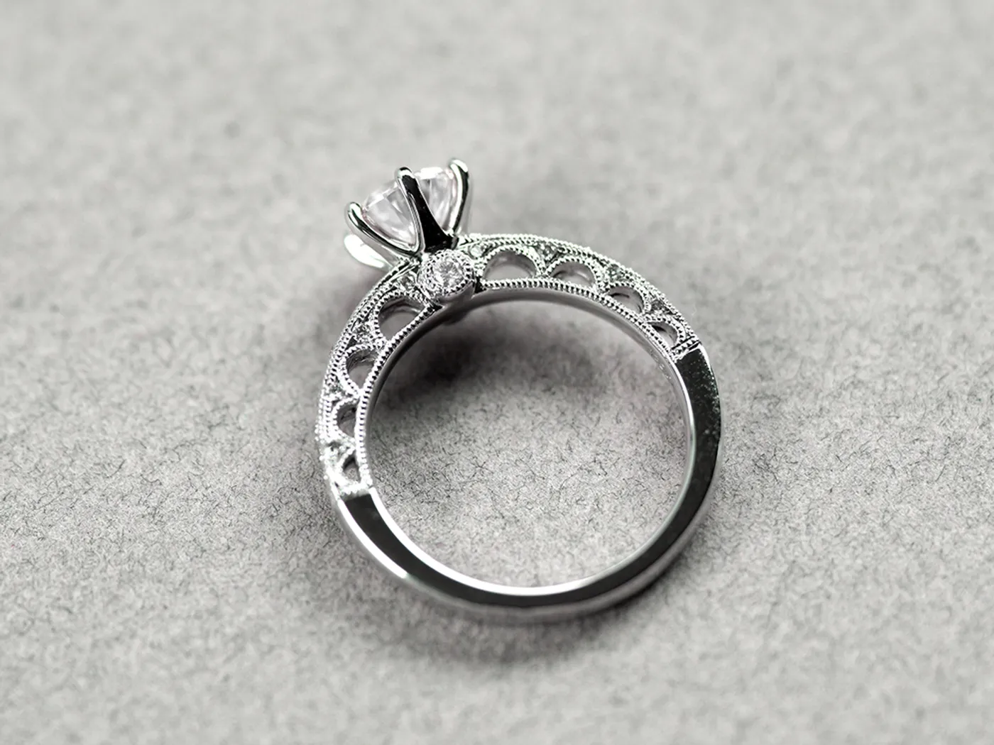 18k White Gold Diamond Ring — view 10