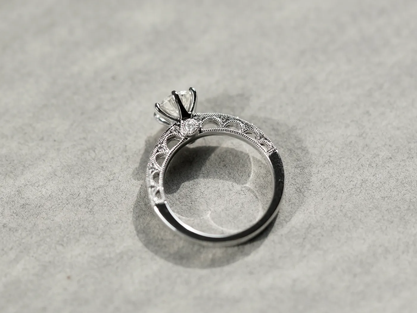 18k White Gold Diamond Ring — view 9