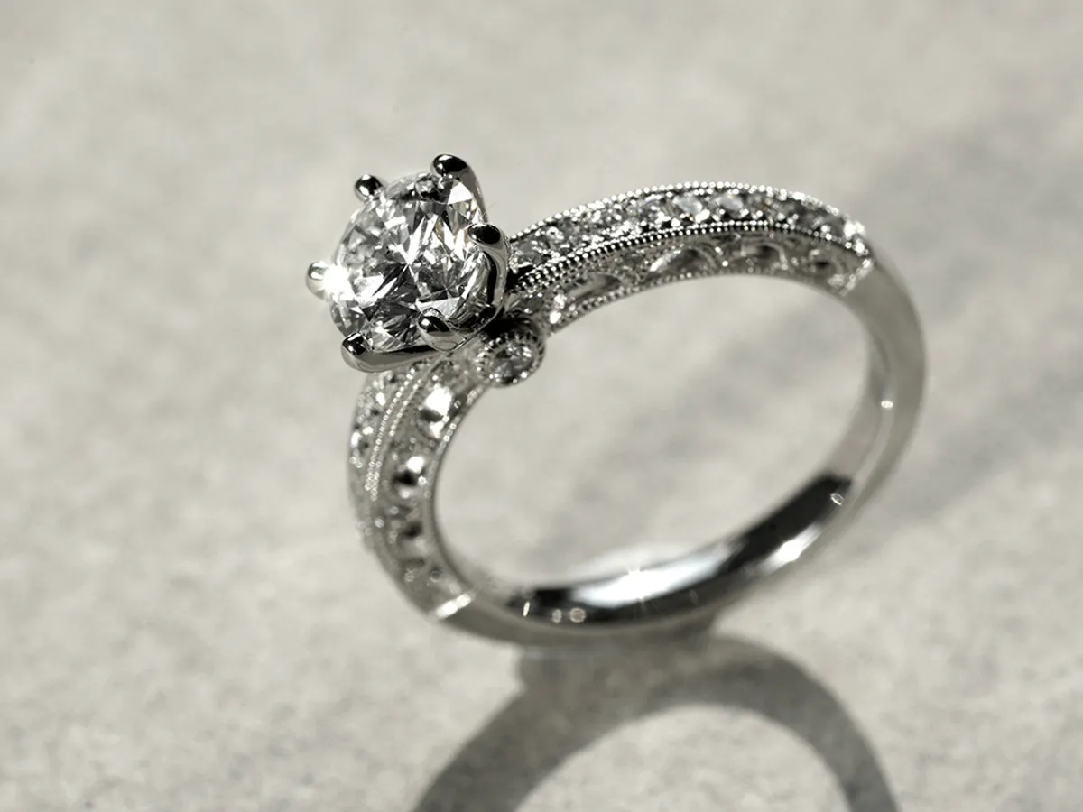 18k White Gold Diamond Ring — 7