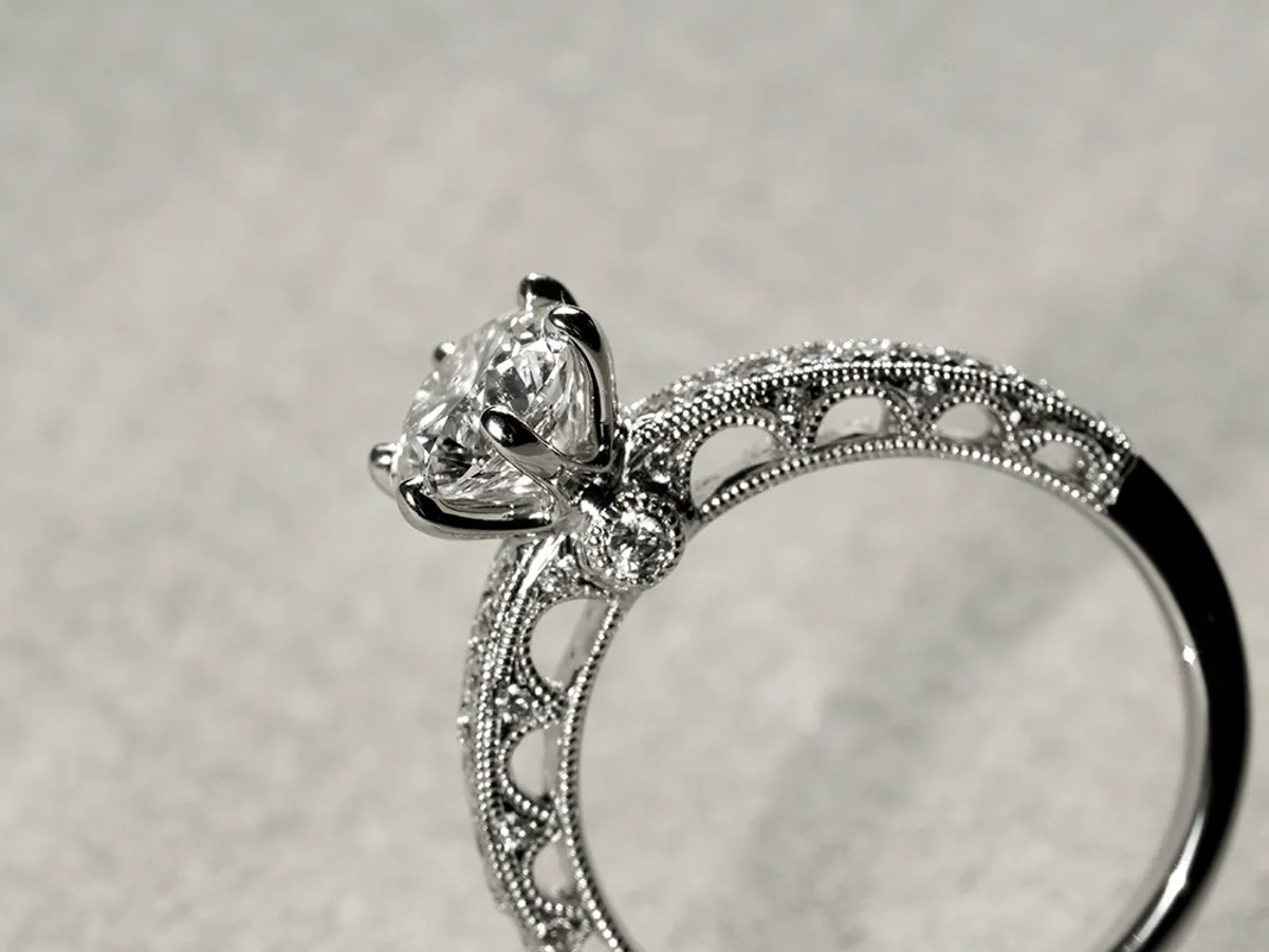 18k White Gold Diamond Ring — 6