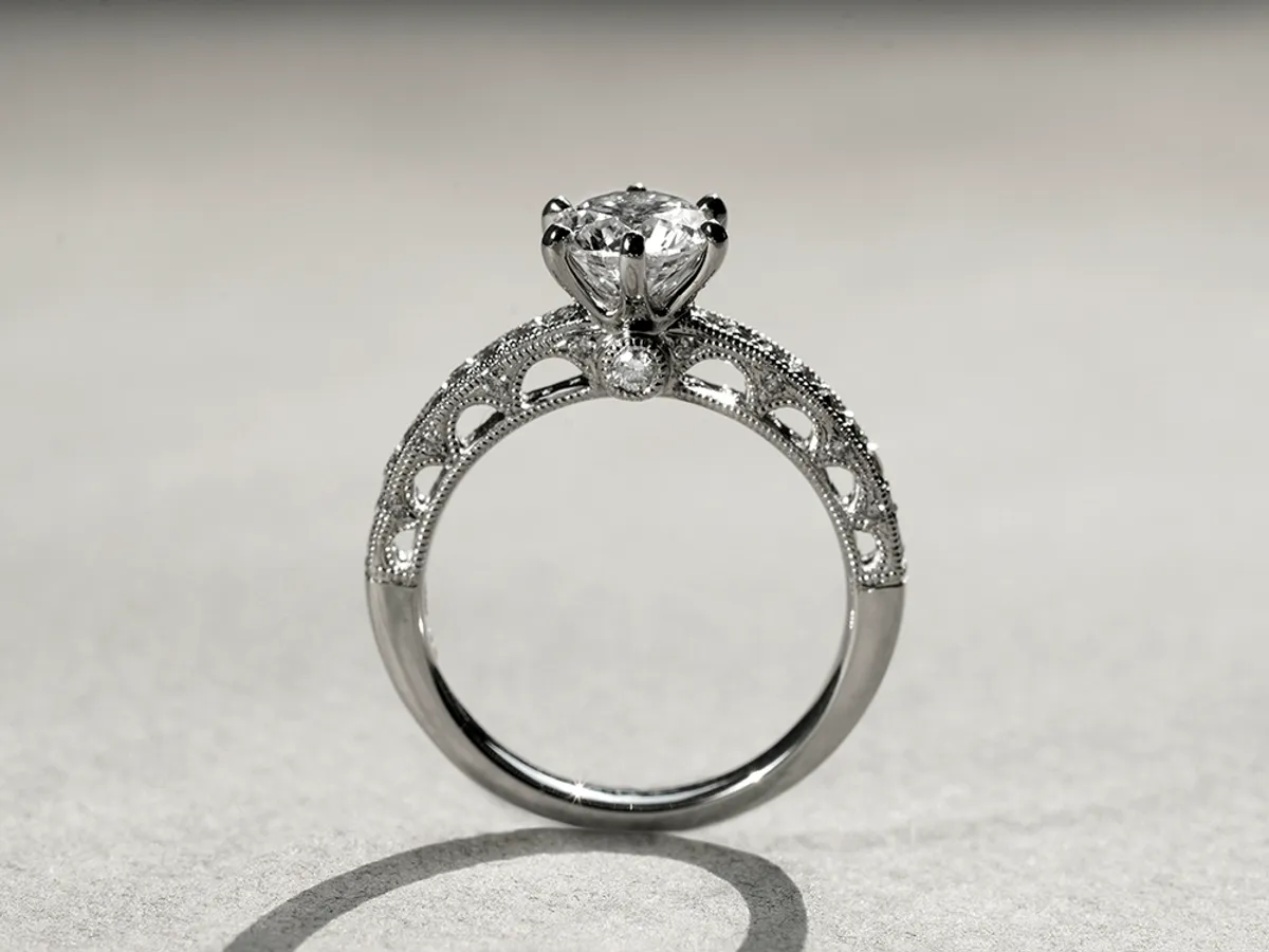 18k White Gold Diamond Ring — 5
