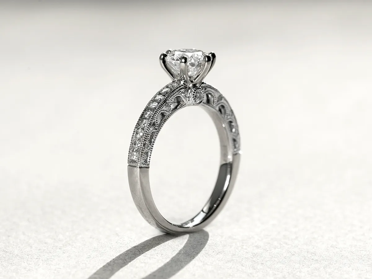 18k White Gold Diamond Ring — 4