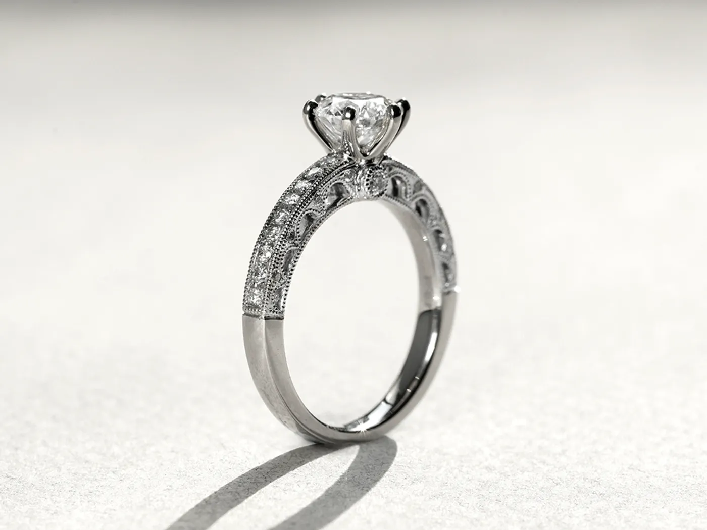 18k White Gold Diamond Ring — view 4