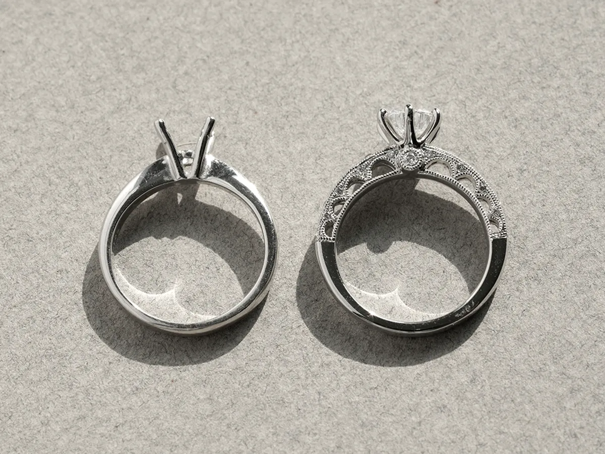 18k White Gold Diamond Ring — 2