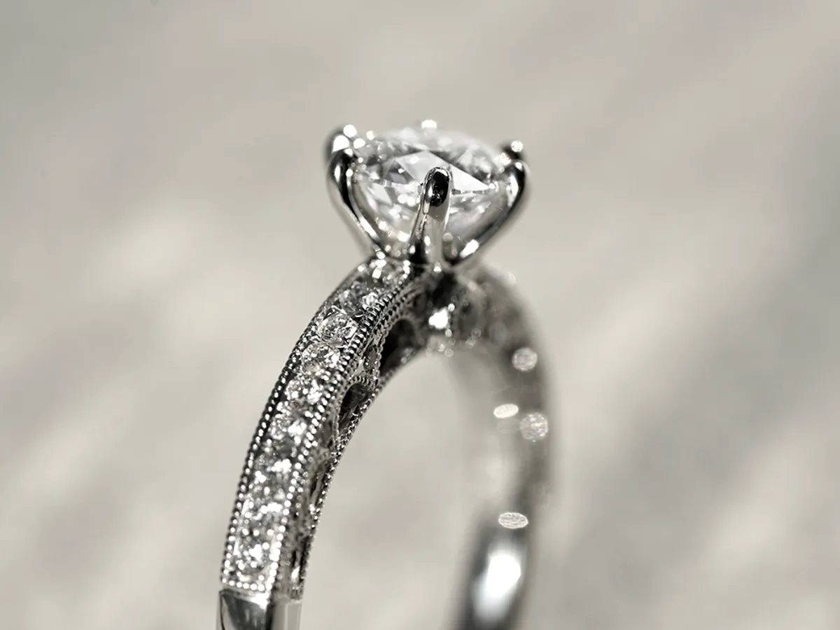 18k White Gold Diamond Ring — 1