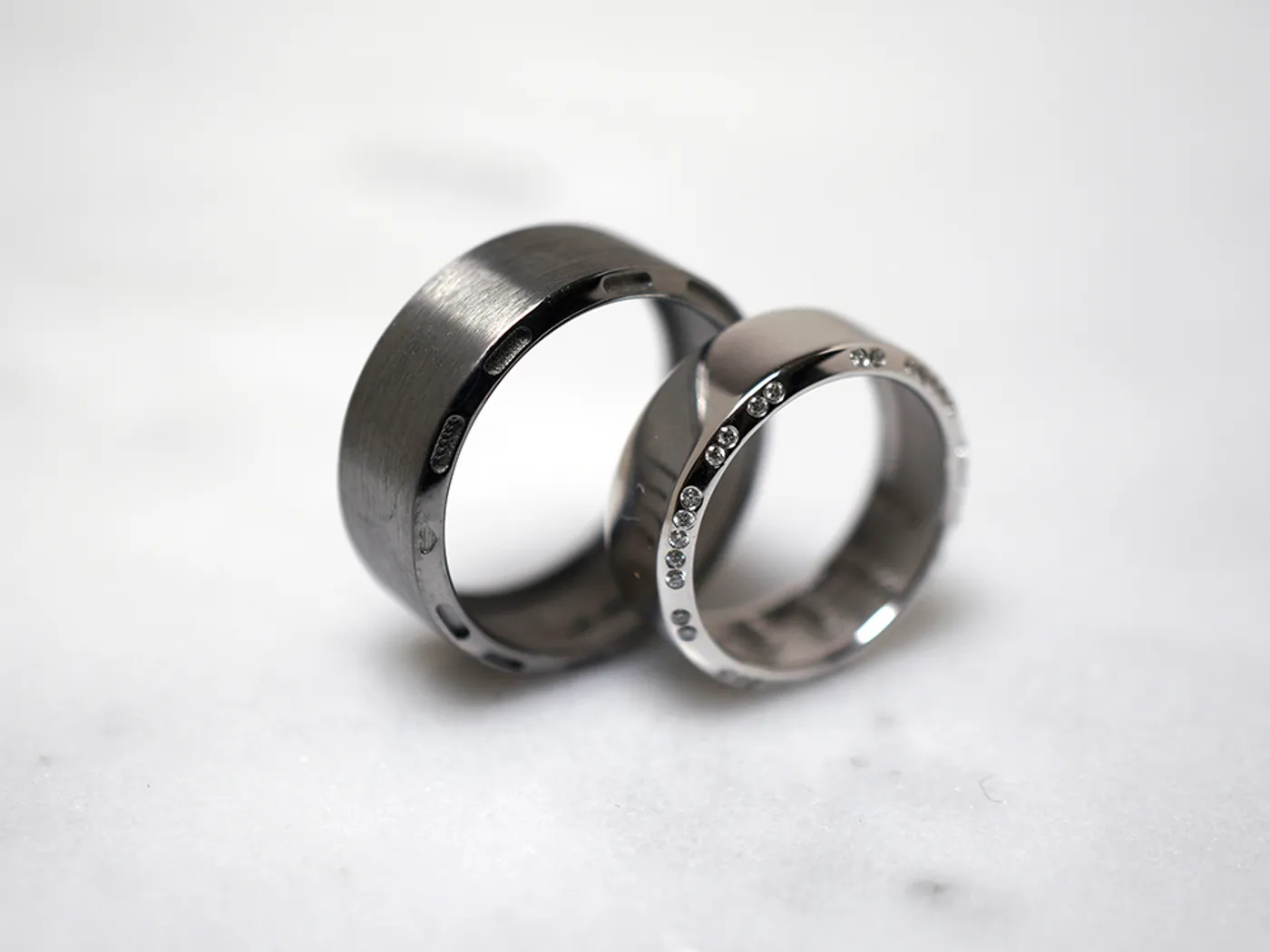 18k White & Black Gold Wedding Band — view 3