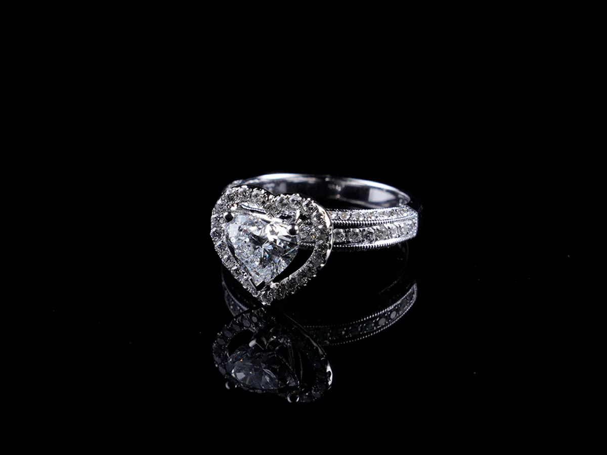 18k White Gold Diamond Ring with GIA (heart shape) — 3
